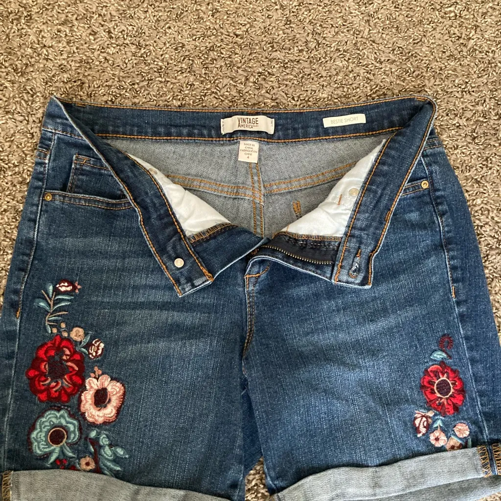 Vintage America Blues Embroidered Stretch Denim Shorts Cuffed Hem Size 4 Blue - Image 11