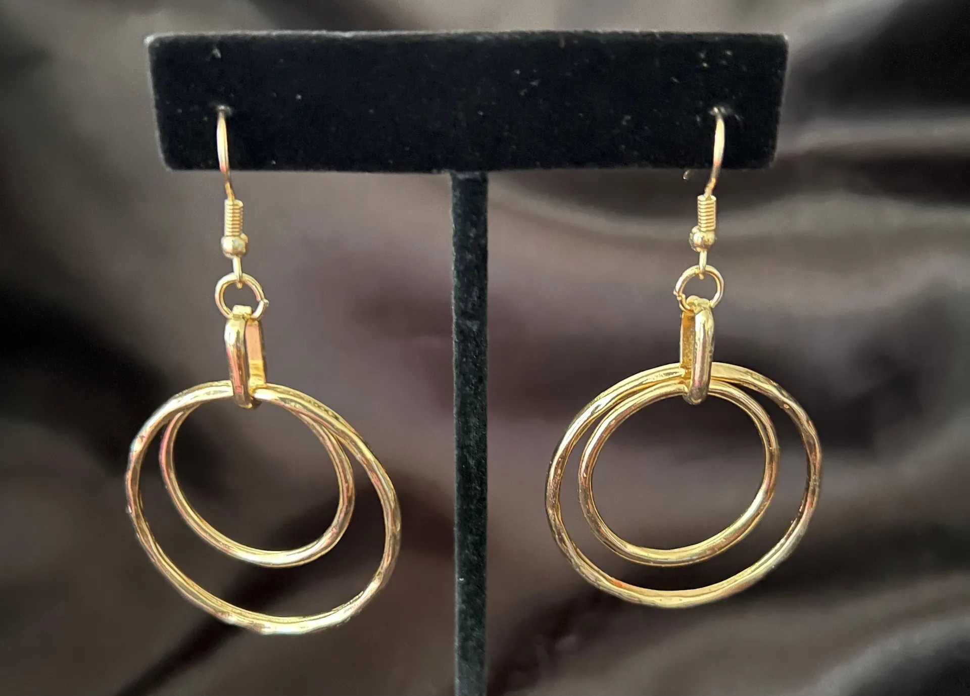 Gold Circles Necklace & Dangle Earrings Set - Image 4