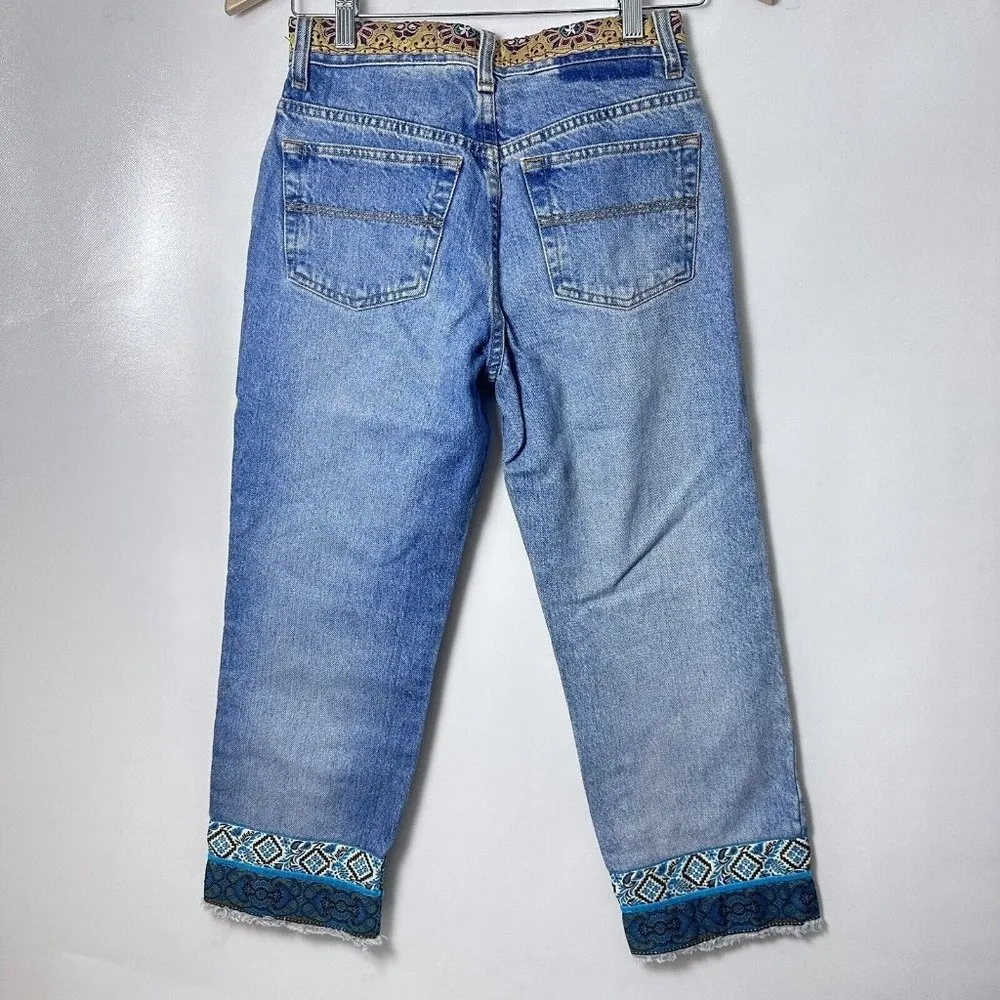 Express Jeans Womens 1/2 Capri Blue Ribbon Tapestry Mid Rise Hippie Boho Denim - Image 2