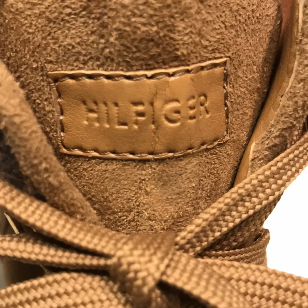 Tommy Hilfiger Women’s Faux Suede Brown Plaid Upper Lace-Up Wingtip Heeled Boots - Image 7