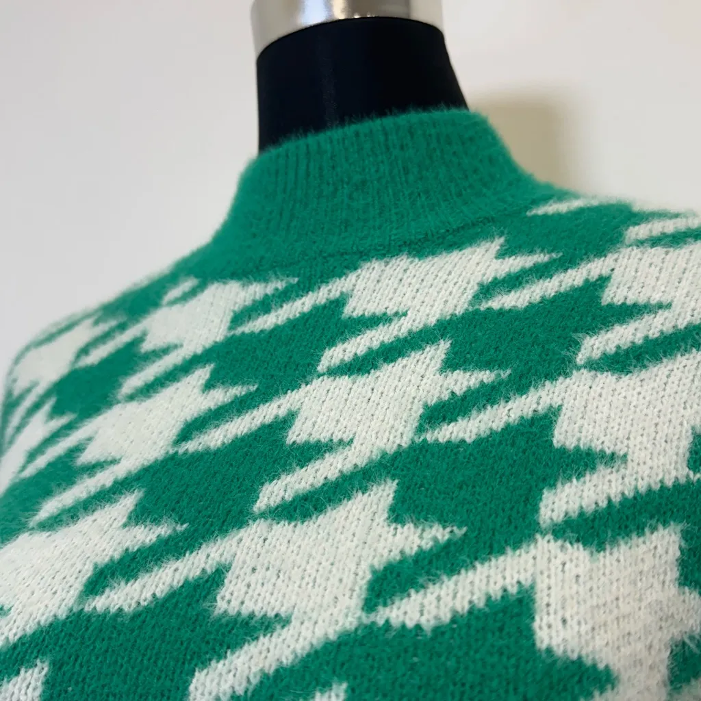 Green and White Houndstooth cropped sweater (Fits Youth Large/ Women’s XS) - Image 5