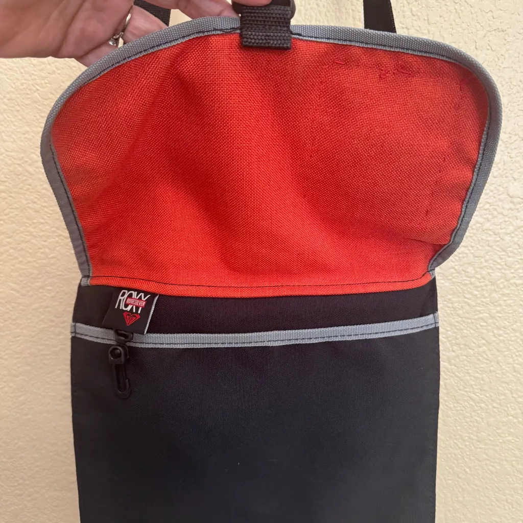 Misfits Messenger Bag-Satchel By Roxy Black 3 Pockets One W/zip Closure Rare! - Image 5