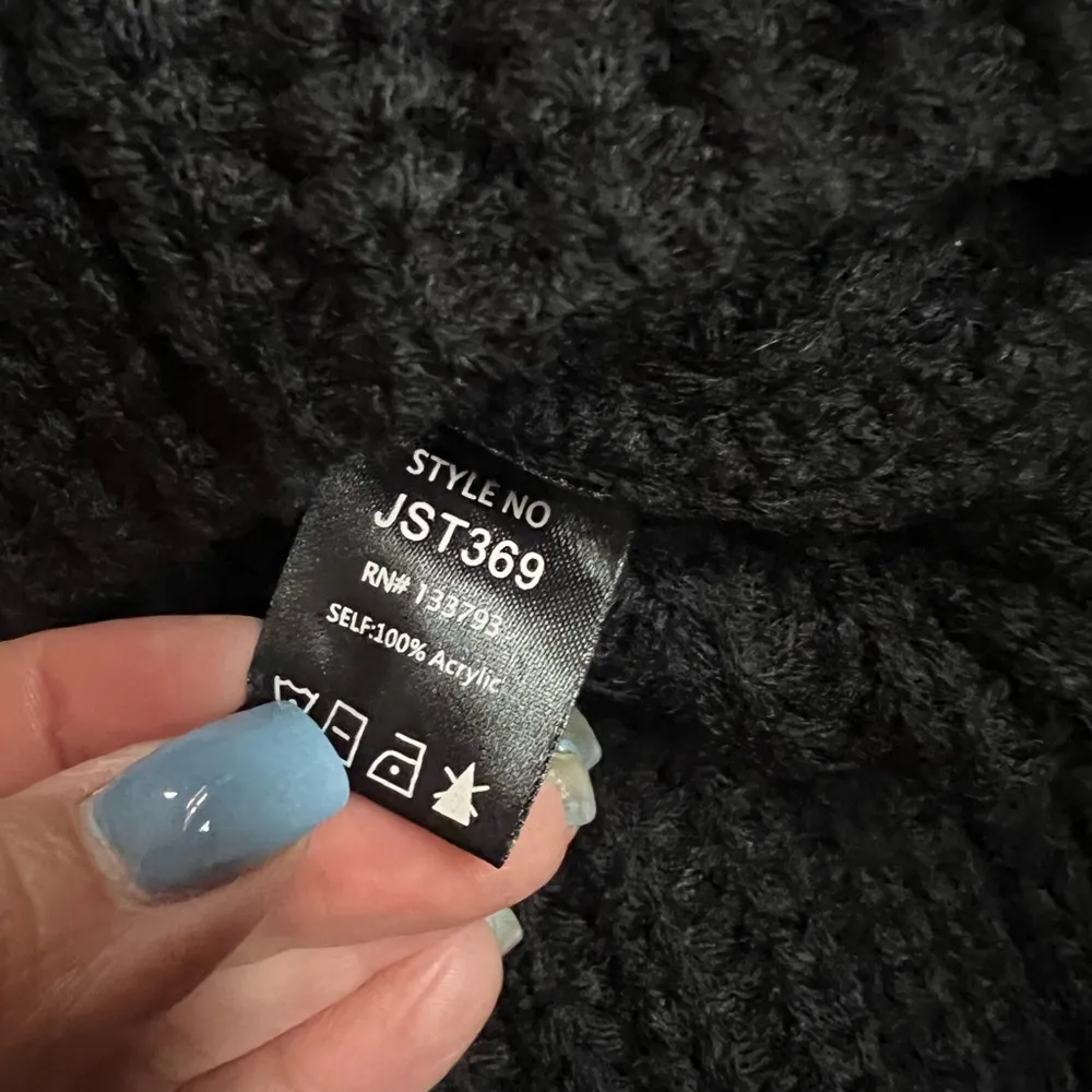 POL Black‎ Knit Cut-Out Shoulder
Sweater oversized - Image 7