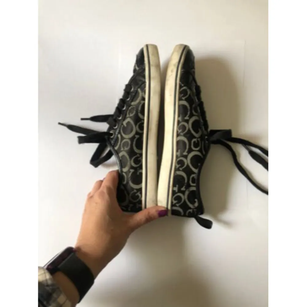 Guess Womens Signature Logo Printed Low Top Sneakers 7M Black - Image 3