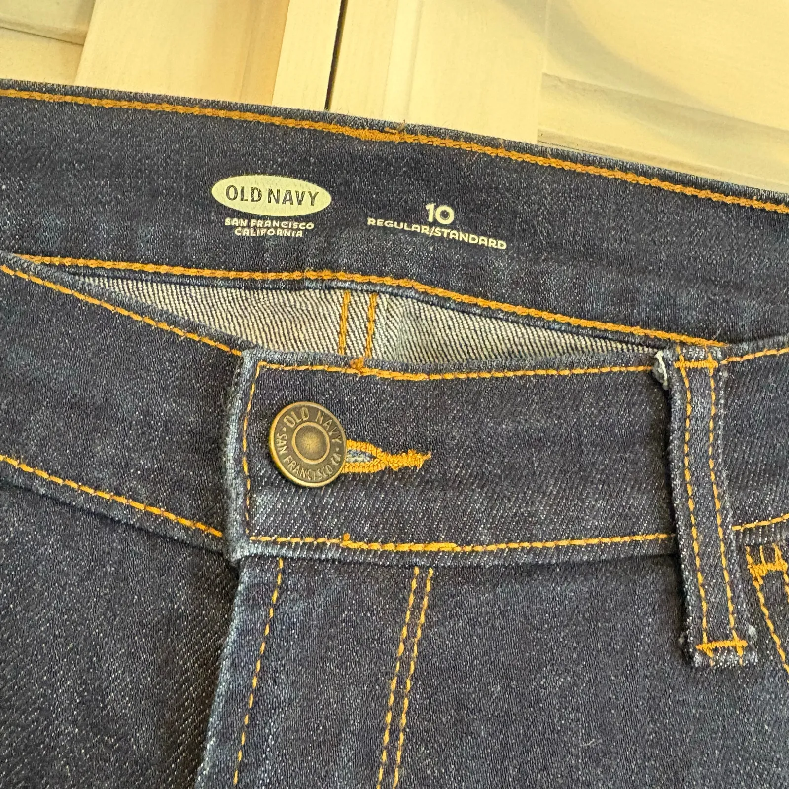 Old Navy Dark Wash Crops‎ Size 10 - Image 6