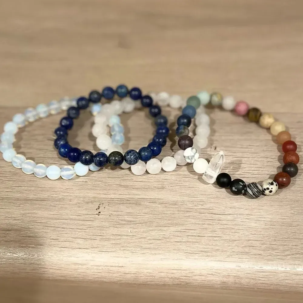 CRYSTALINE HEALING CHAKRA MULTI STONE BEADED BRACELET WITH CLEAR QUARTZ CRYSTAL Green - Image 2