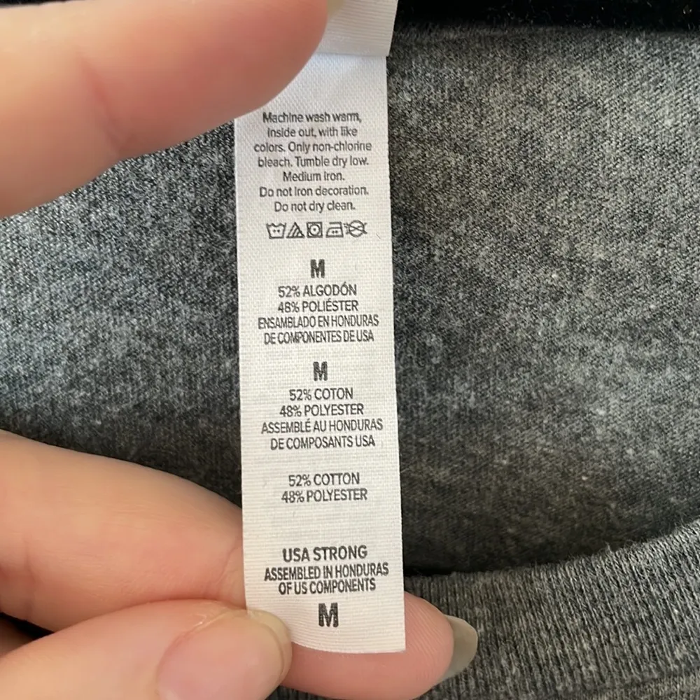 Bella Canvas Merry Christmas Shirt Size M - Image 4