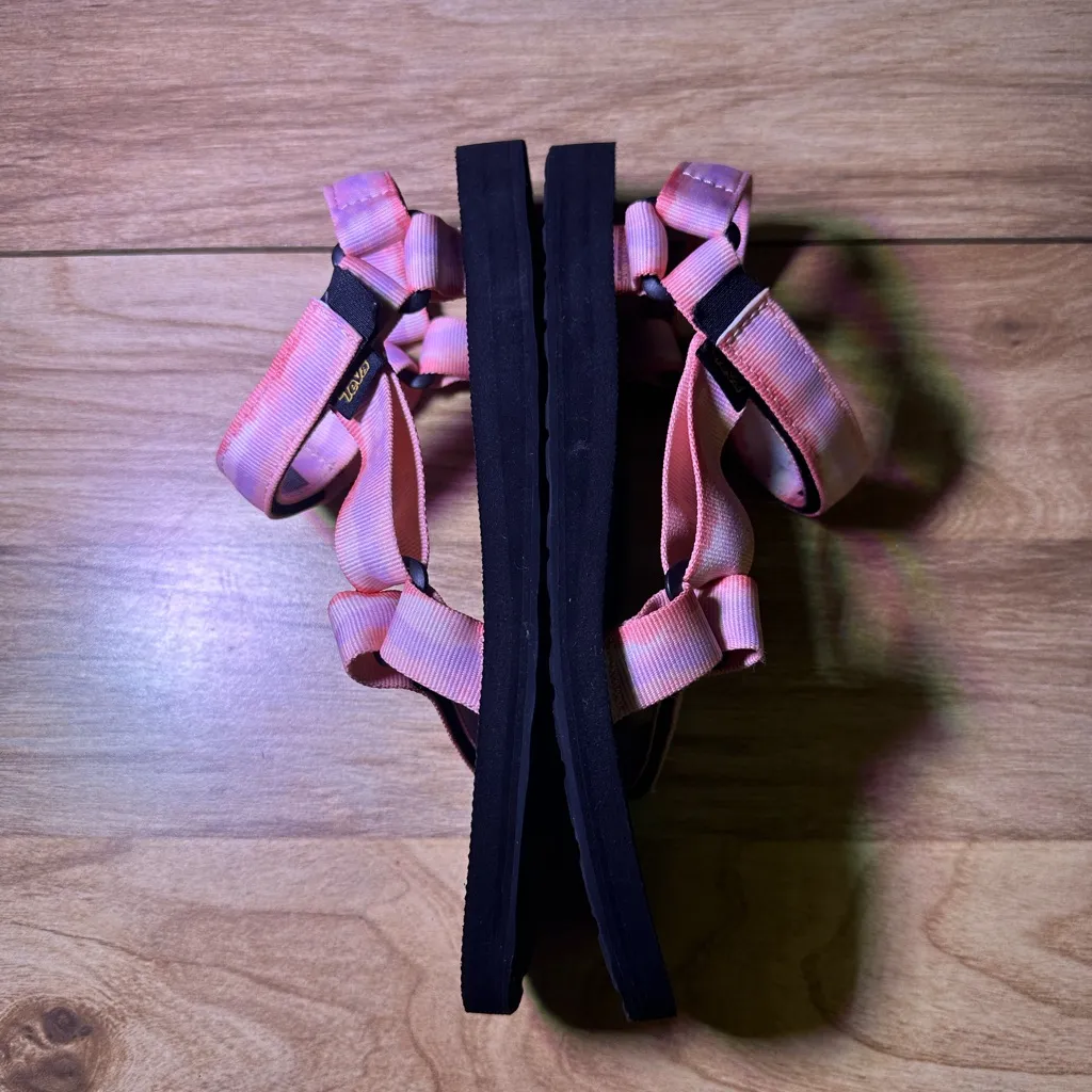 Teva Women's Light Pink Strappy Sandals - Image 9