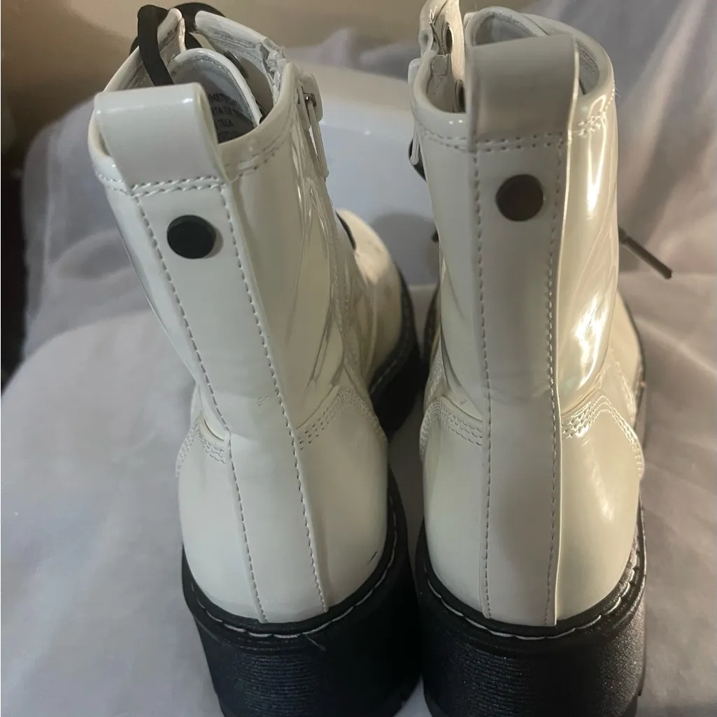 White Lace - Image 6