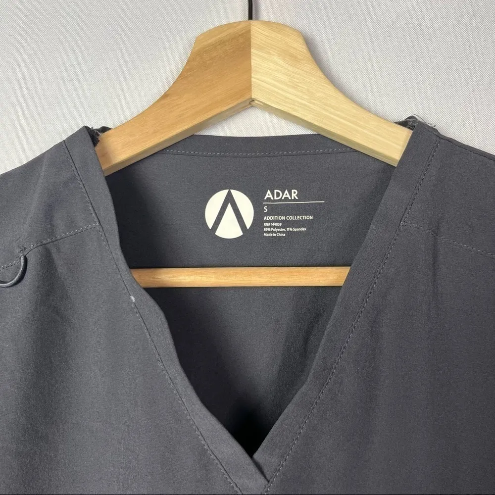 Adar Addition Dark Gray Pocket Front Short Sleeve Scrub Top S - Image 3