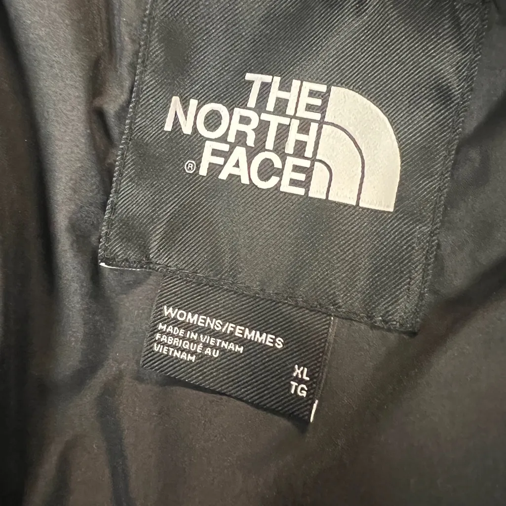 The North Face $300 EXPLORE FARTHER PARKA
Black Jacket Puffer Coat - Image 9