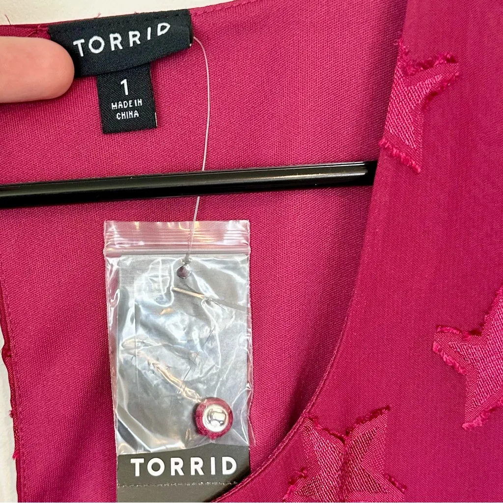 NWT Torrid Plus Burgundy Star Print Tiered Chiffon Midi Dress, Pockets - 1X - Image 6