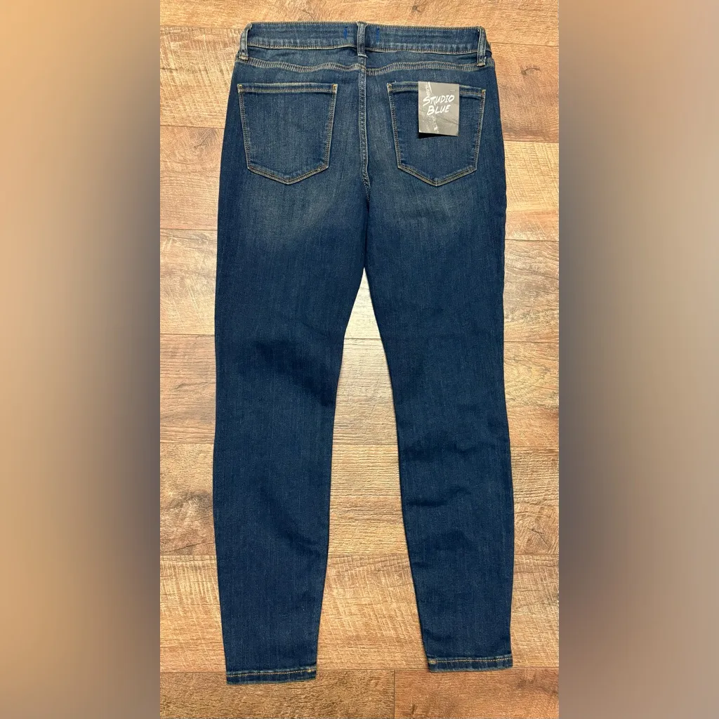 NWOT Studio Blue Cotton Blend Denim Jeans W/ Distressing Size 30 - Image 4