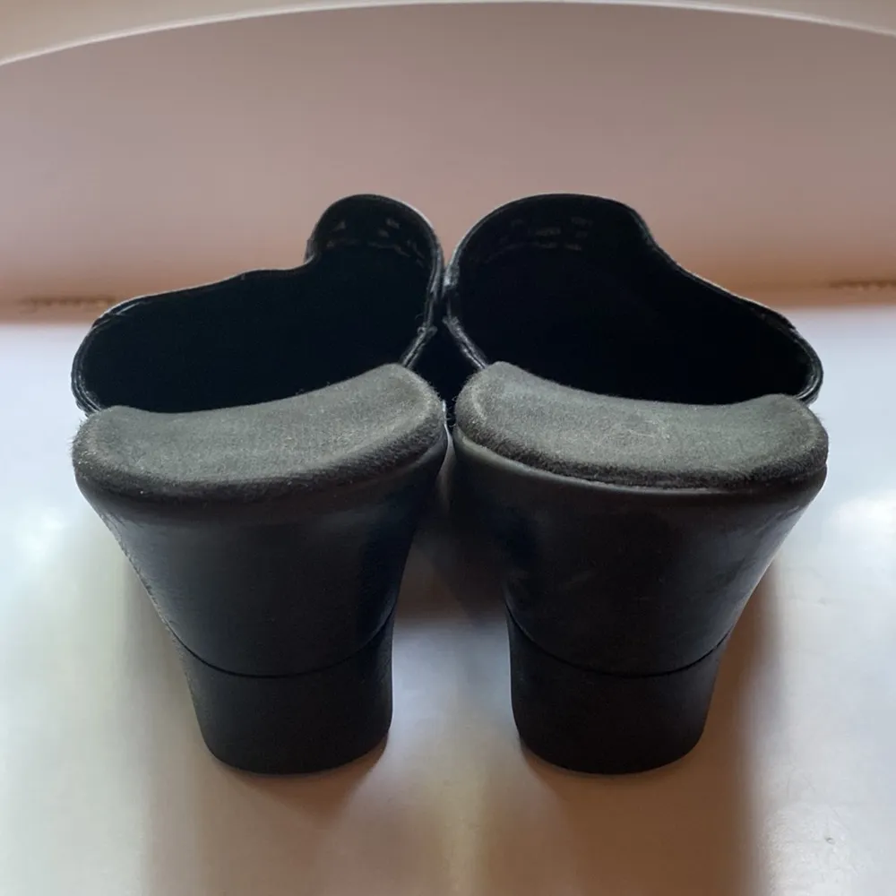 Clarks  Button Mules Clogs Style 79664 Black Leather Mule Wedge Size 8 Black Clog - Image 5