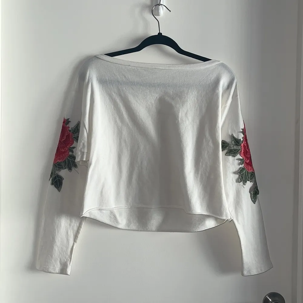 🆕 Blue Blush Cropped Long Sleeve Floral Embroidered Top - Image 4