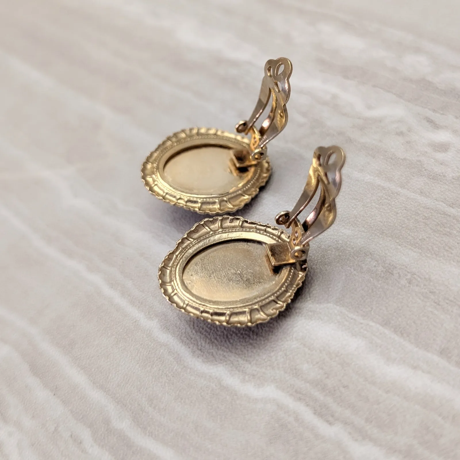 Vintage Clip On Earrings Fancy Gold Tone Halo with Possible Stone Center - Image 6