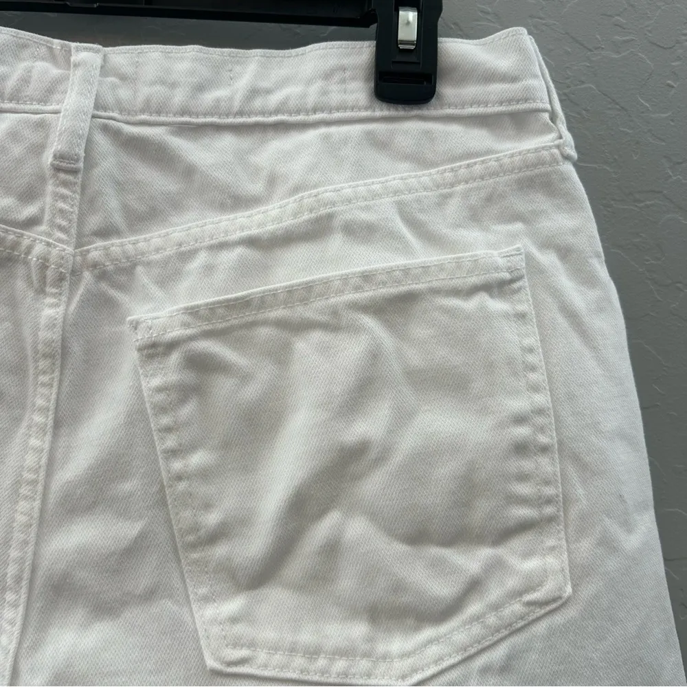 Universal Thread white cut off boyfriend shorts size 8 R - Image 13