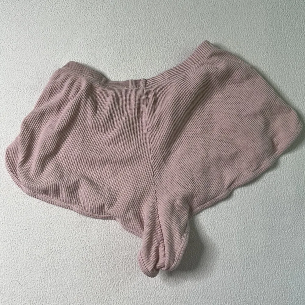 Brandy Melville John Galt Mauve Waffle Knit Thermal Shorts - Image 4