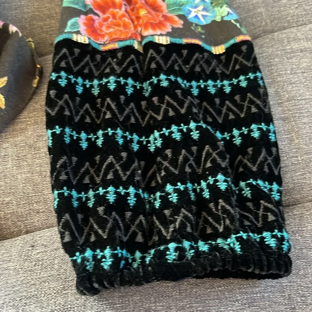 Johnny Was Workshop velvet trim blouse. Size S - Image 5