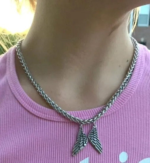 silver thick chain angel wings necklace - Image 2