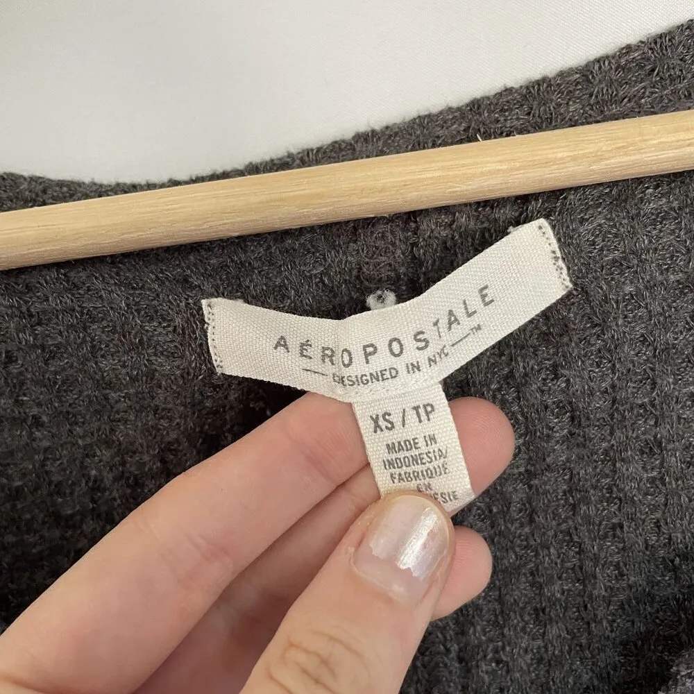 Aeropostale lightweight long sleeved v-neck sweater top women's size XS - Image 3
