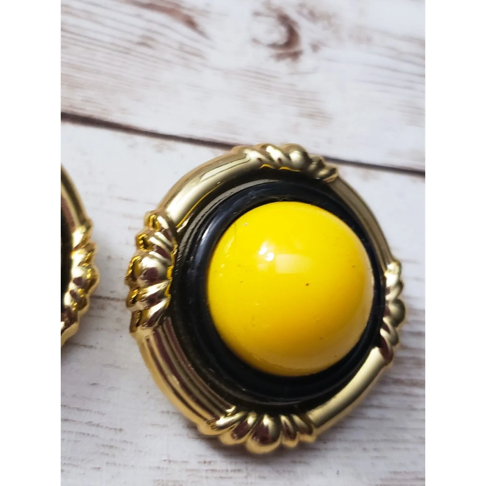 Vintage Clip On Earrings - Image 4