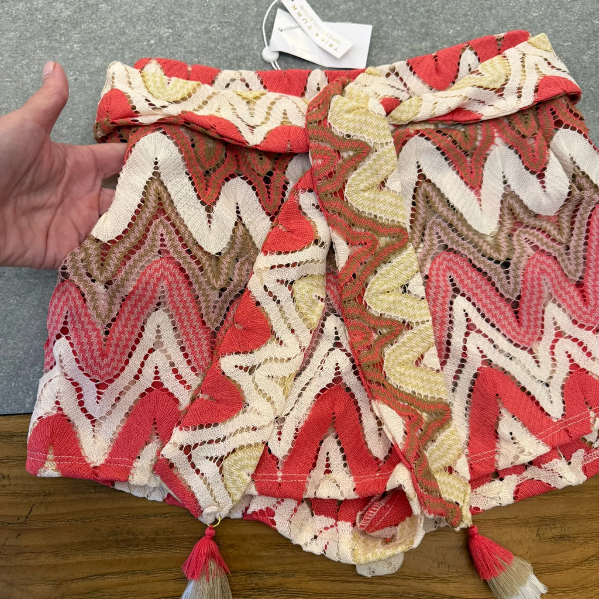 Trina Turk Palisades Chevron Crochet Cover-Up Shorts White Germanium Size Small - Image 5