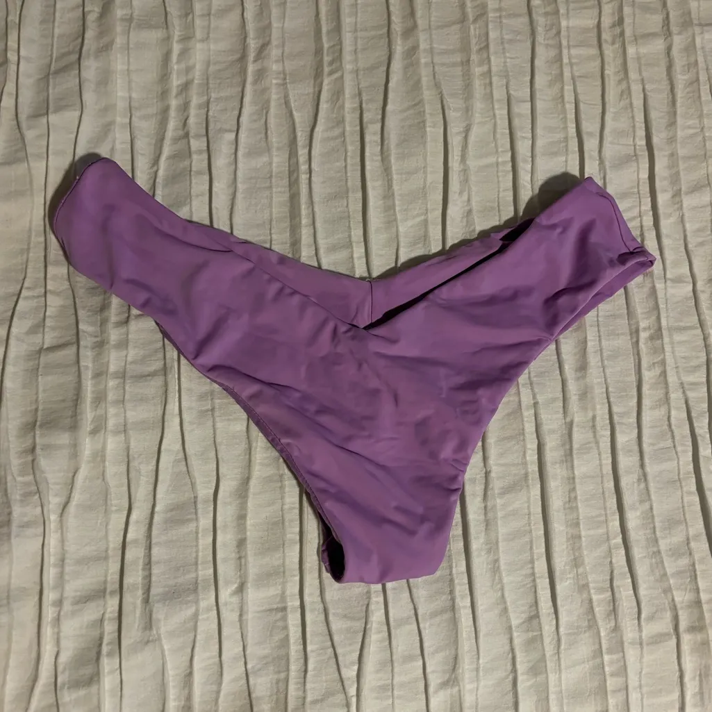 Billabong Purple Bikini Bottom - Image 2