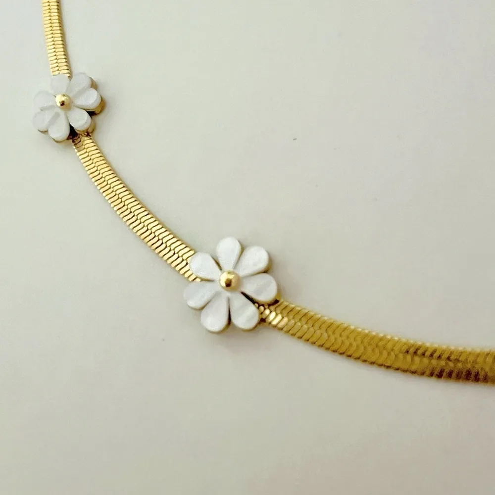 18K Gold Plated daisy Mother Of Pearl Necklace Sterling Steel womens Jewelry - Image 5