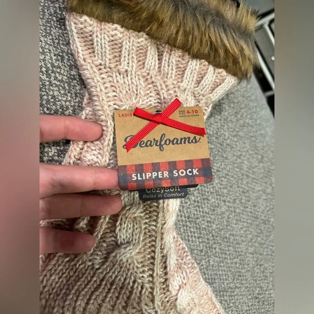 NWT Dearfoams Fur Slipper Sweater Socks w Sticky Grip Bottoms Shoe Size 4-10 - Image 6