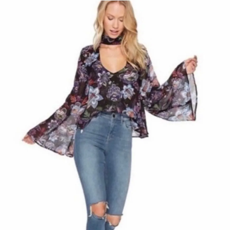 Show Me Your Mumu NWT Olsen City Nights Glimmer Floral V-neck Bell Sleeve Blouse - Image 3