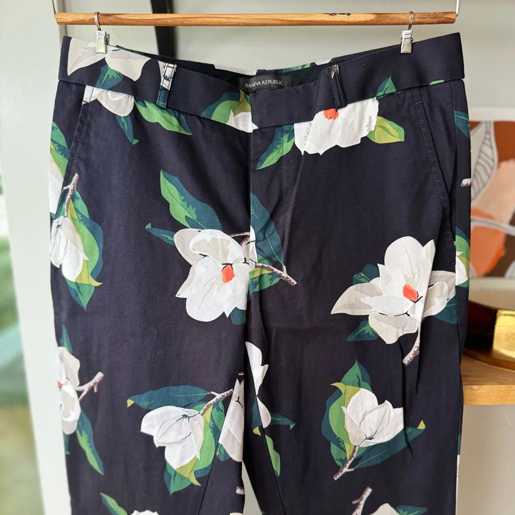 Banana Republic Navy Blue White Floral Magnolia Print Dress Pants Size 4 NWOT - Image 3