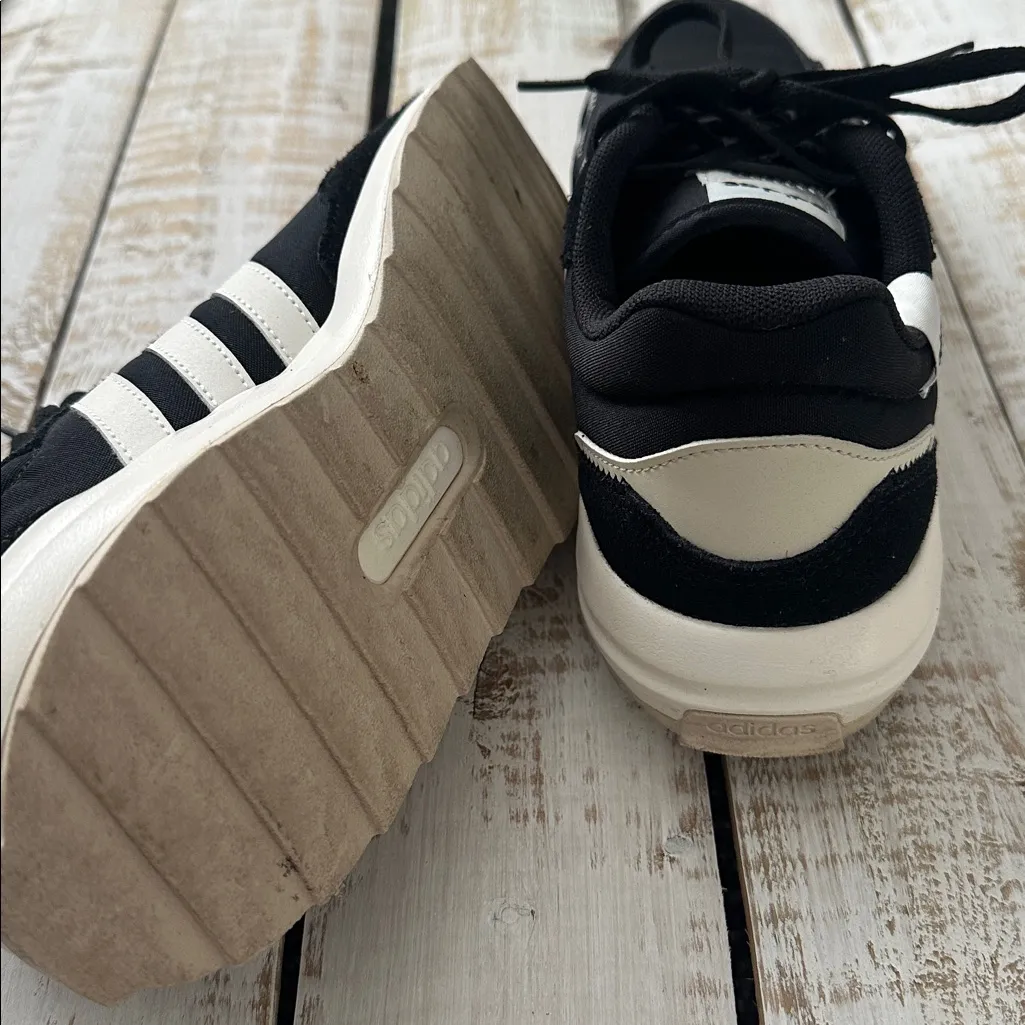 Adidas Women’s Retrorun Athletic Sneaker Size 8 Black - Image 6