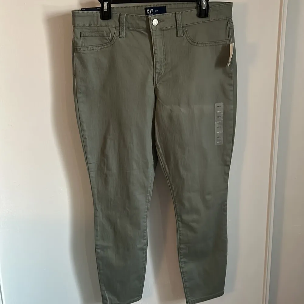 New Gap Women’s Denim Olive Green Mid Rise Stretch Legging Pant Jean Size 12/31 - Image 2