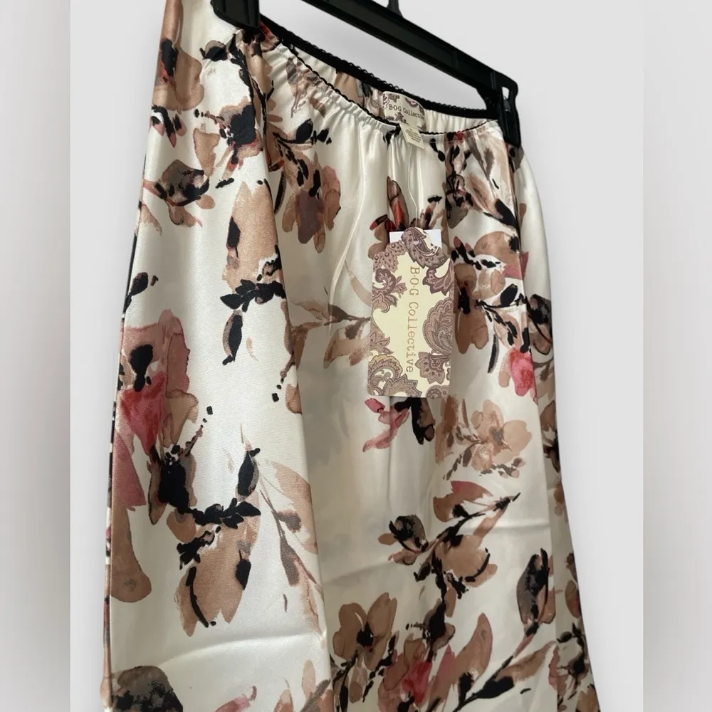 Band Of Gypsies Slip Skirt Cream Satin Floral Print Womens Size Medium NWT - Image 4