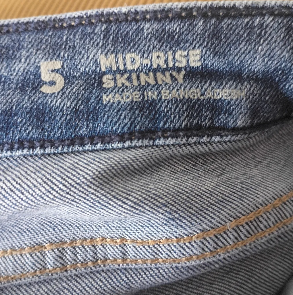 Arizona Jean Co Mid Rise Skinny Jeans Size 5 Button Fly Distressed Denim - Image 10