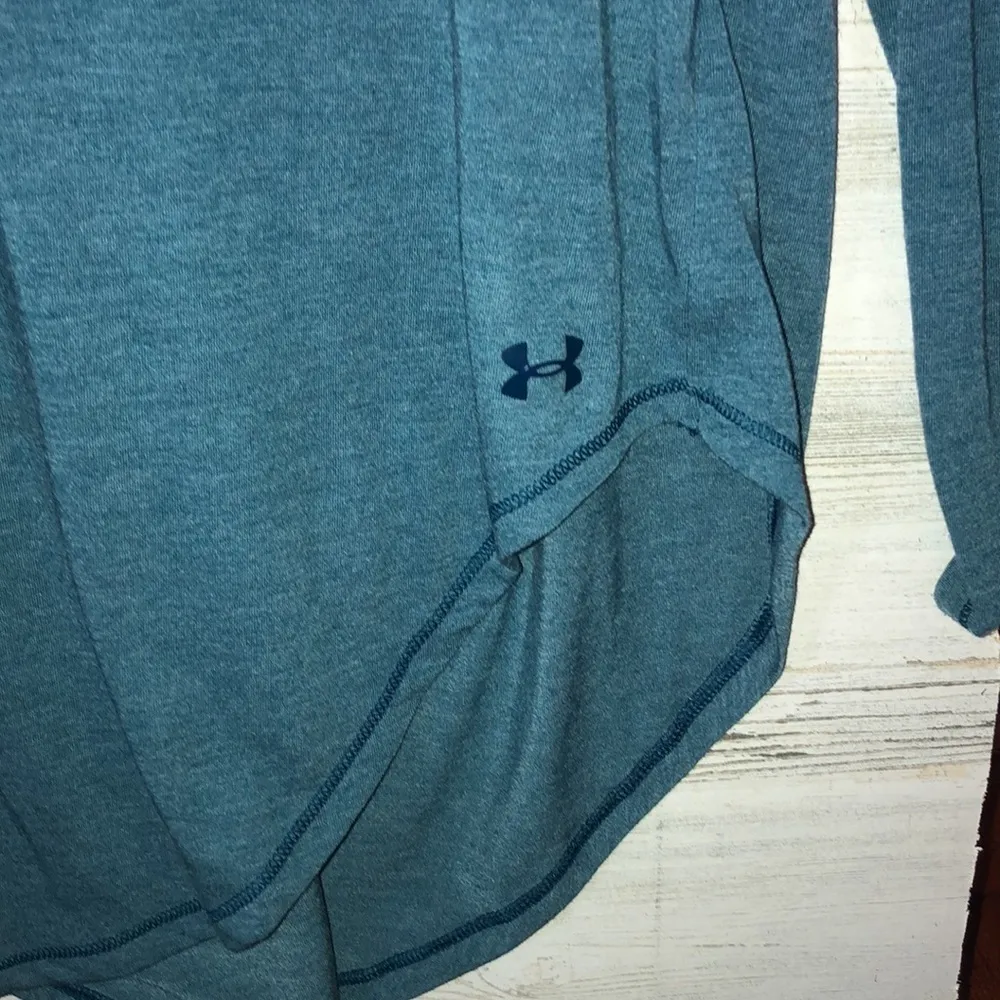 Under Armour blue workout top designed back long sleeve active wear size XL​​​ - Image 3
