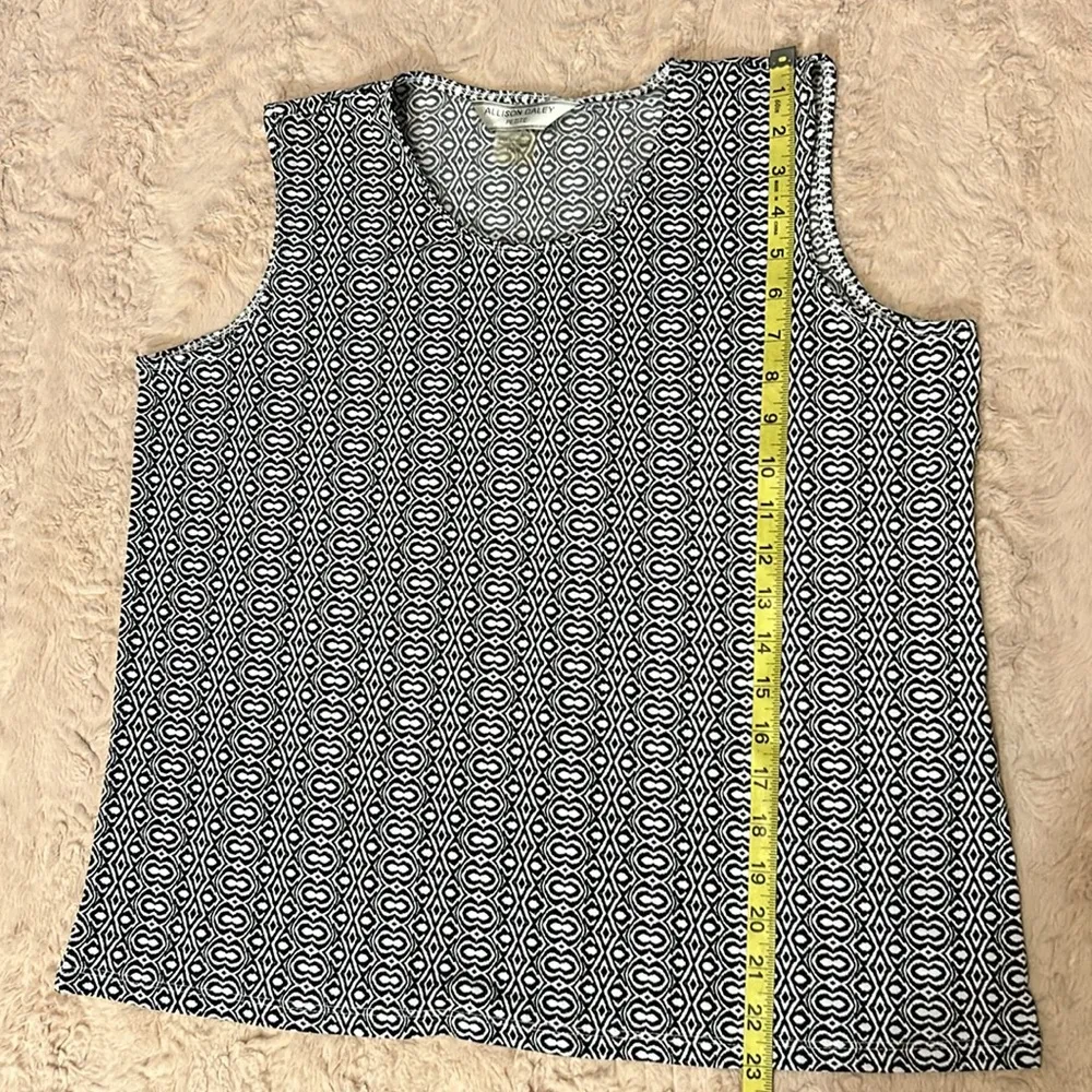 Petite sleeveless top in size PM - Image 10