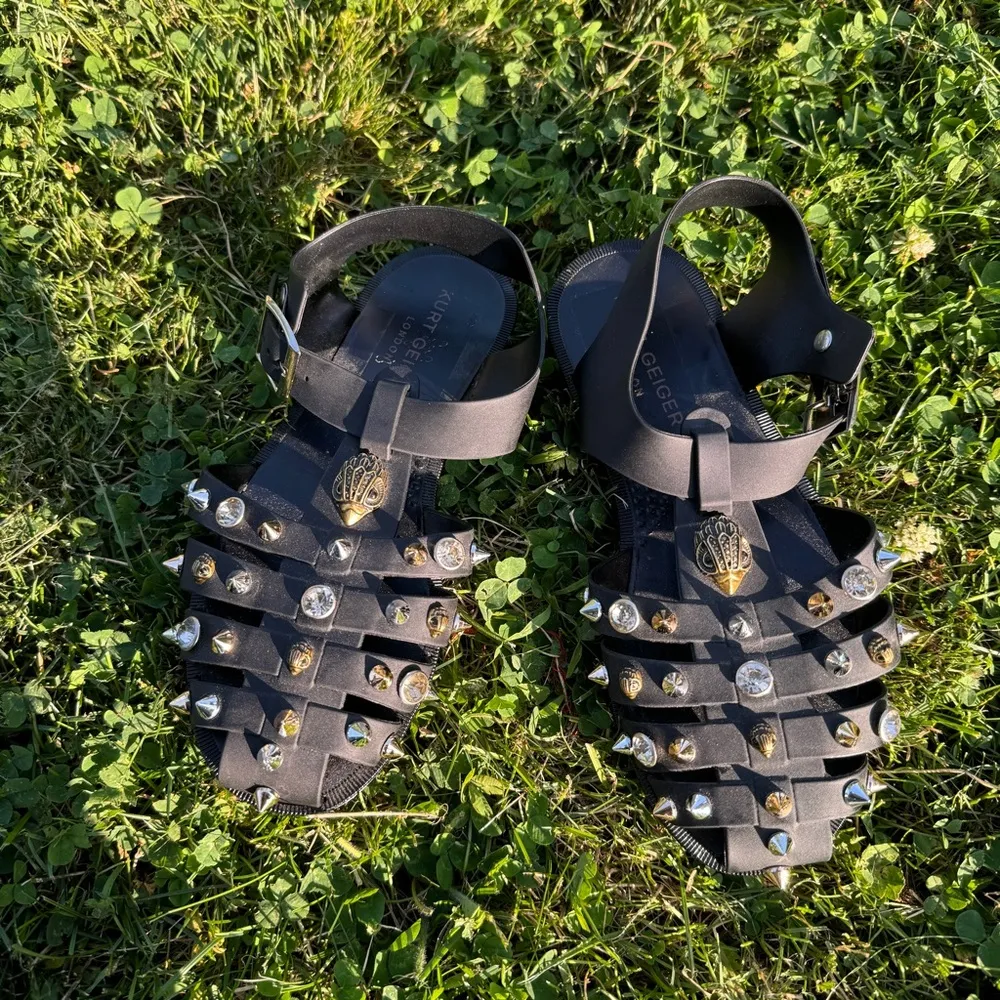 KURT GEIGER LONDON Womens Black Madelyn Round Toe Gladiator - Image 4