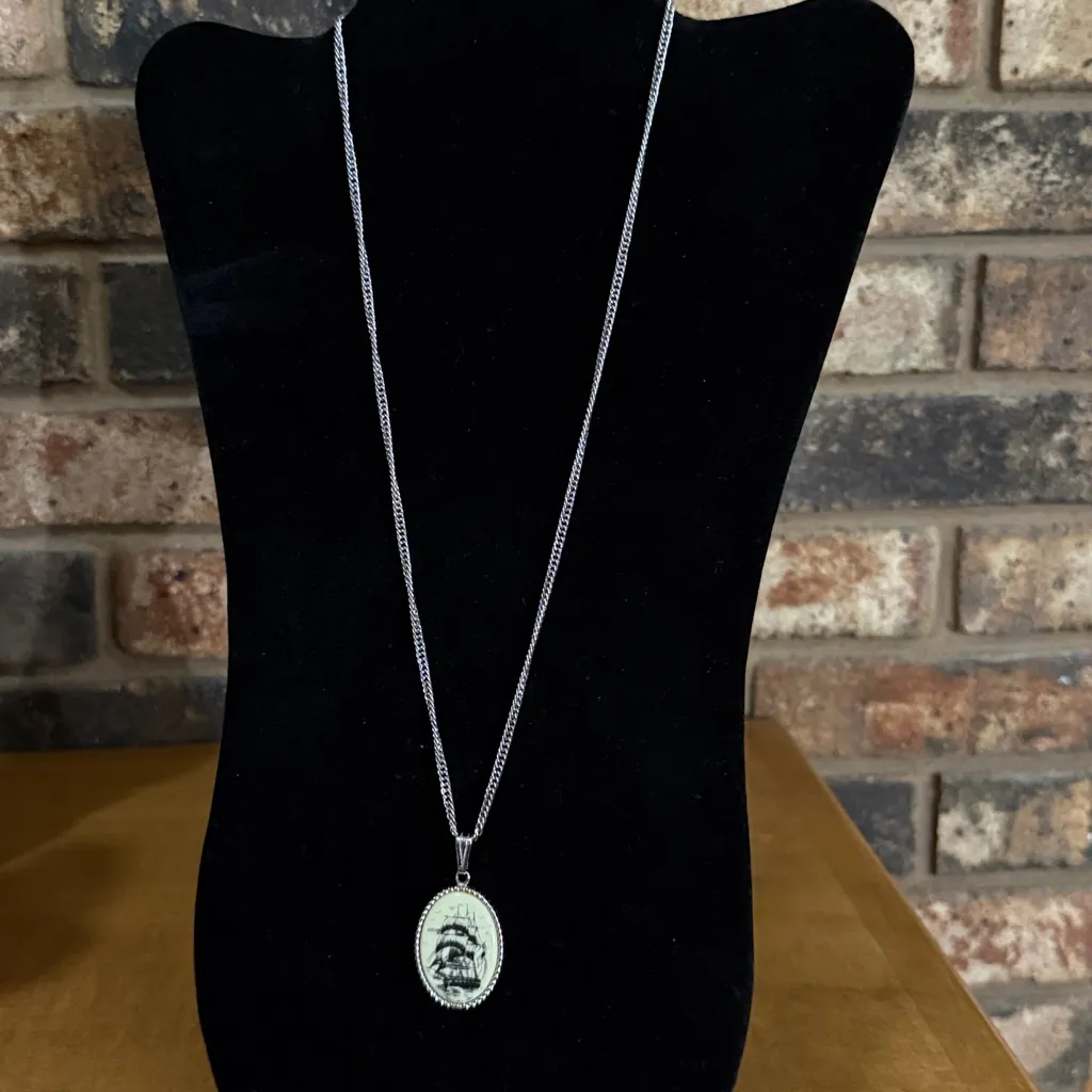 Sarah Coventry SARAH Simulated Scrimshaw Boat Ship Vintage 1970 Pendant Necklace Silver - Image 2