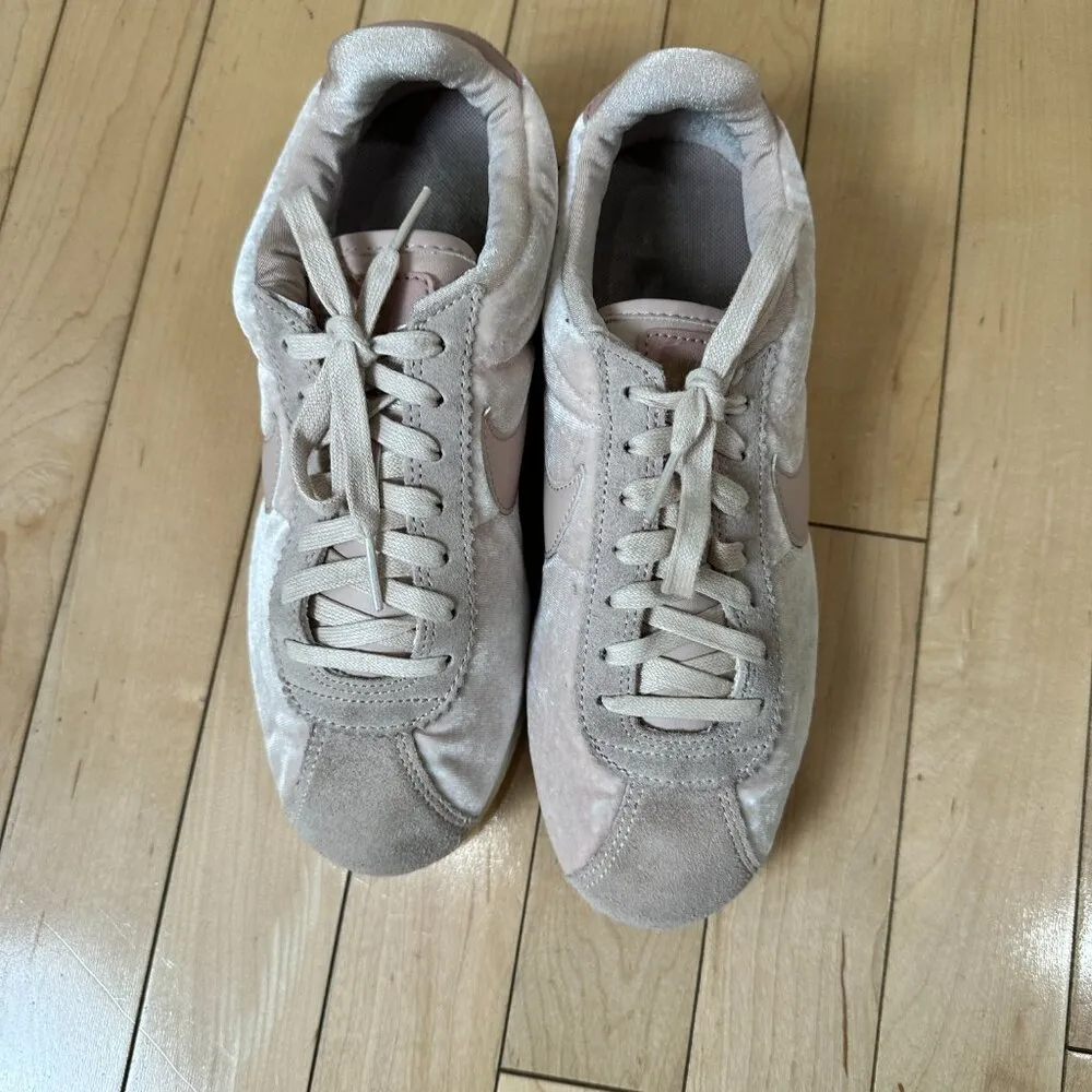 RARE NIKE Velour / Velvet Blush Pink Sneakers Tennis Shoes Size 7.5 - Image 6