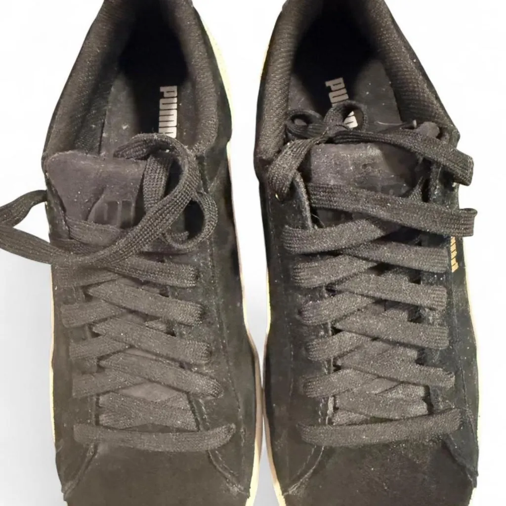 Puma Vikky, in a black and white colorway with gold logo detailing size 8.5 - Image 8