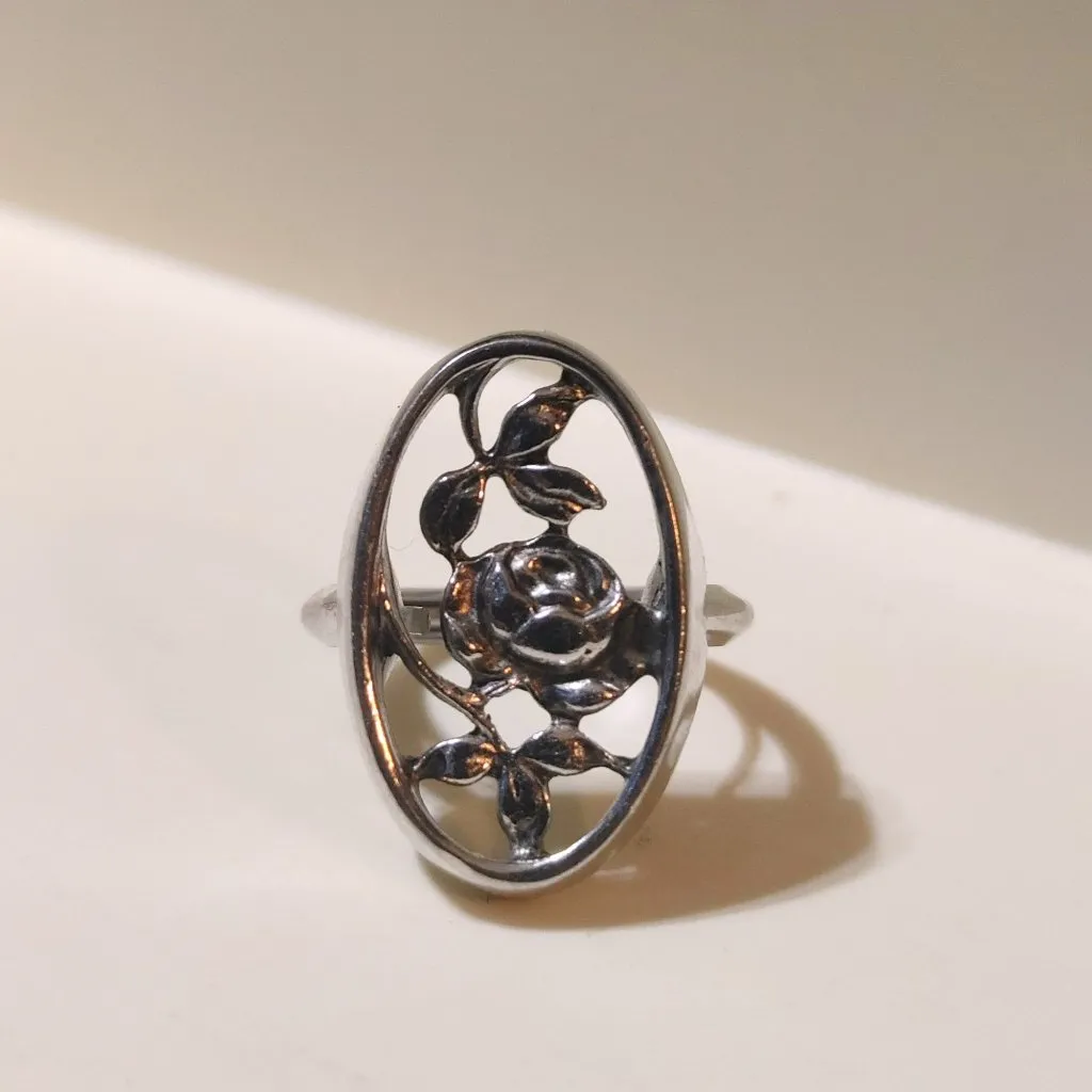 Avon Rose Ring Oval Vintage 1970s Rosamonde Silver Tone Floral Motif Adjustable - Image 12
