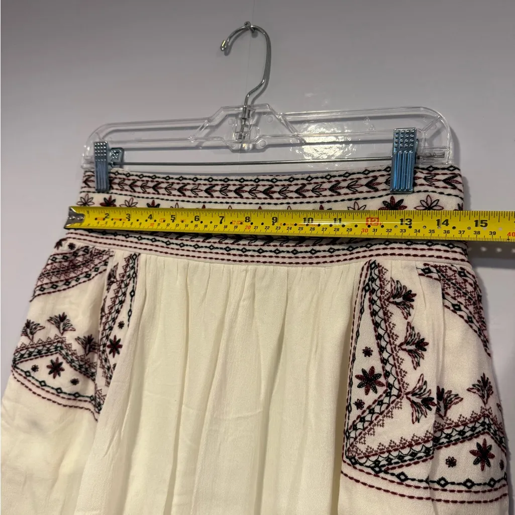 White‎ and red floral embroidered Xhiliration flowy pocket skirt - Image 4