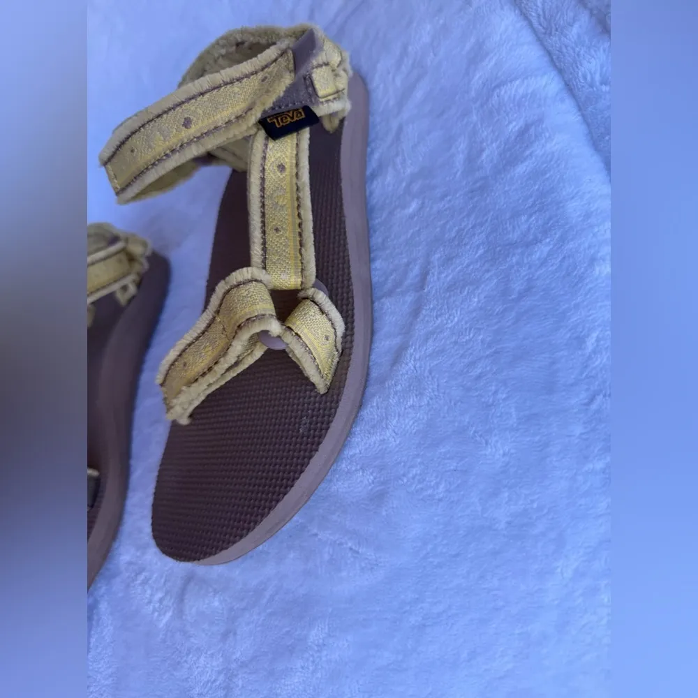 TEVA ORIGINAL UNIVERSAL MARESSA SANDALS WOMEN’s Size 7 Shoes light yellow - Image 5