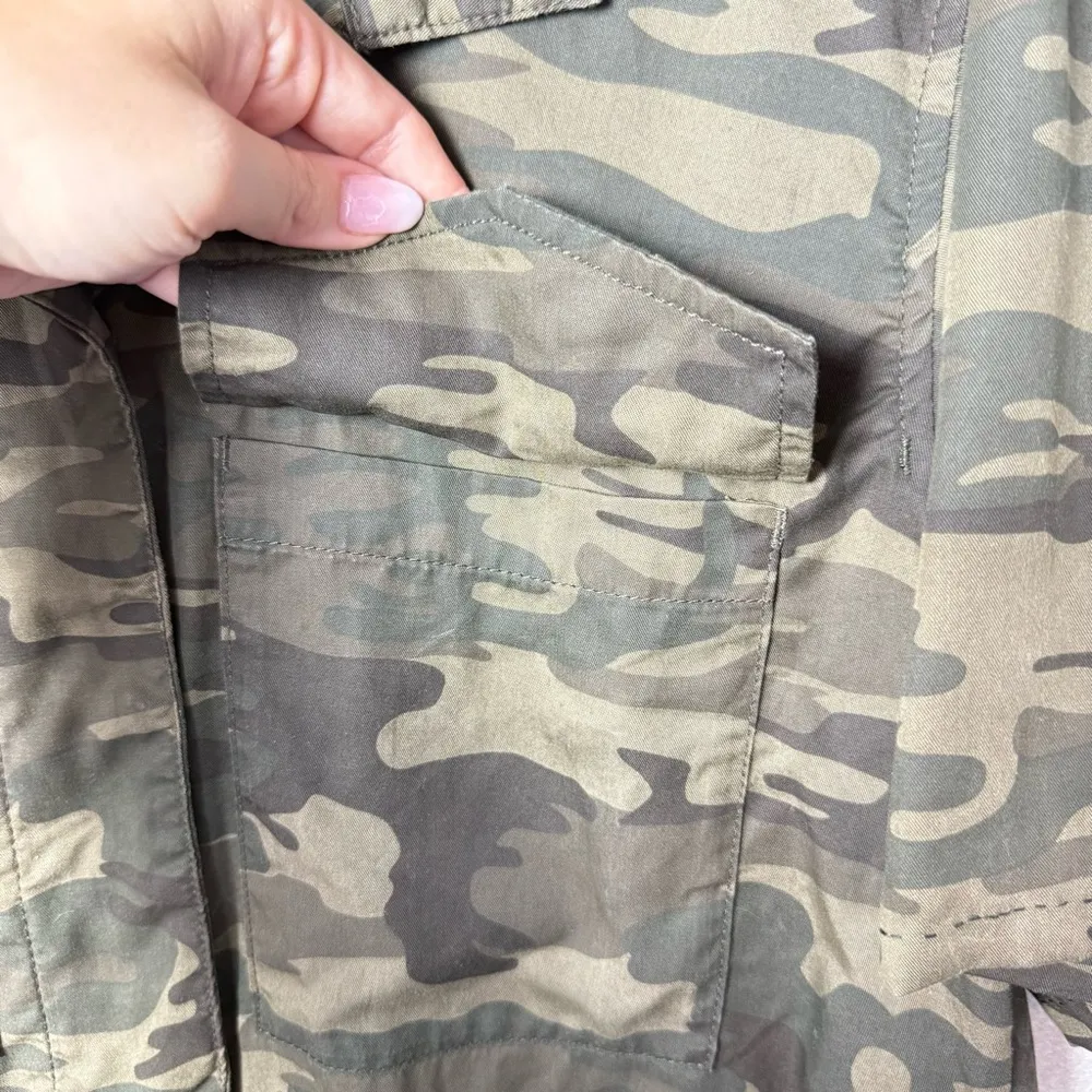 Sanctuary Women’s Camouflage Short Sleeve Button Snap Shirt with Pockets size M - Image 5