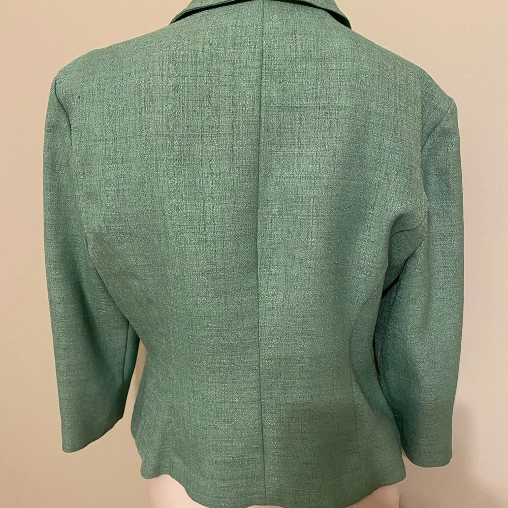 🛍PETITE SOUTH GREEN ZIP UP BLAZER LINED INSIDE, SIZE 8 P🛍 - Image 4