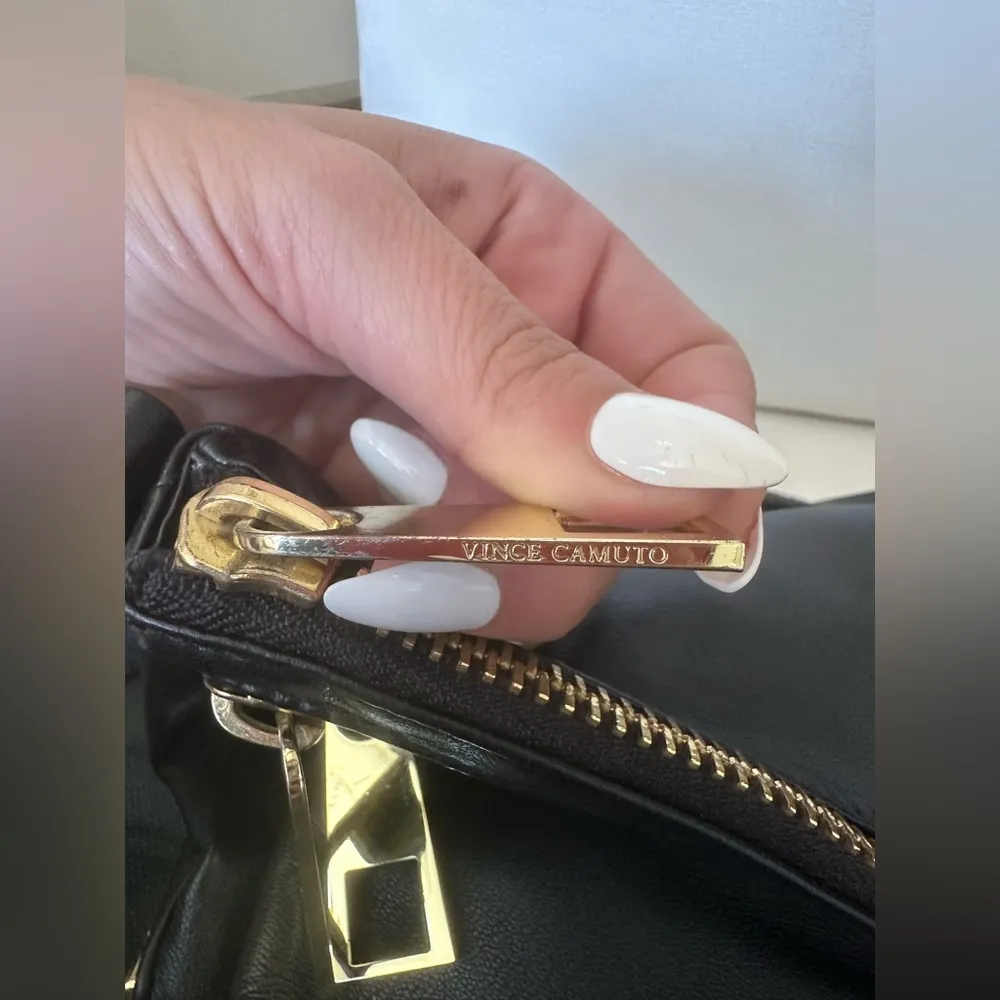 VINCE CAMUTO CROSS BODY BAG BLACK WITH ADJUSTABLE STRAP, GOLD HARDWARE DUST BAG - Image 5