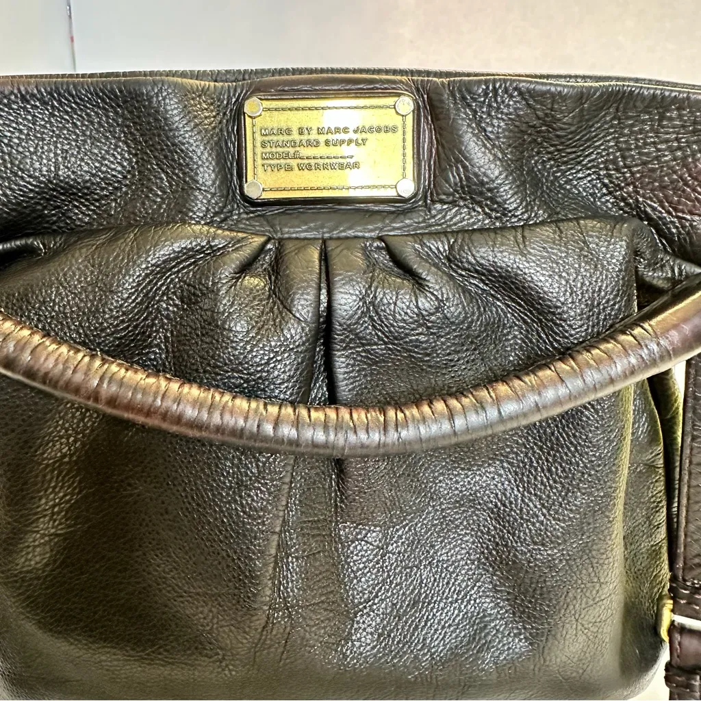 Marc Jacobs Classic Q Hillier Hobo Pebbled Leather Bag Black Brown Gold Hardwear - Image 7