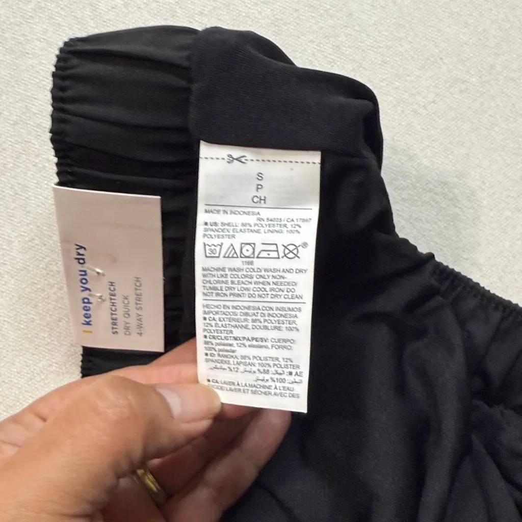 Old Navy Women's Athletic Shorts in Classic Black and White - Image 6